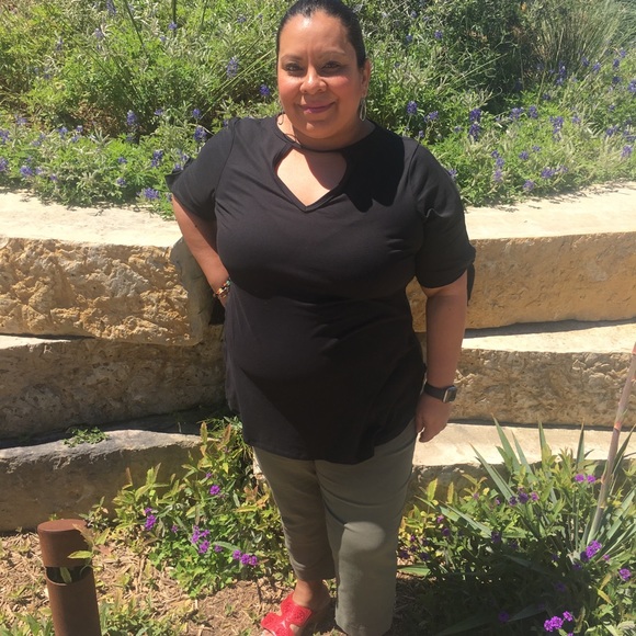 Meet your Posher, Ana - Picture 1 of 1